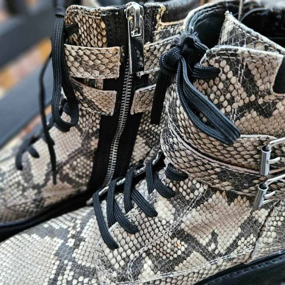 NWOT Dolce Vita PALINE Combat BOOTS Snakeskin Lug Sole - Sz 8 - Picture 10 of 10